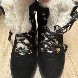 Women's Black Faux-Fur Winter Lace-Up Boots
